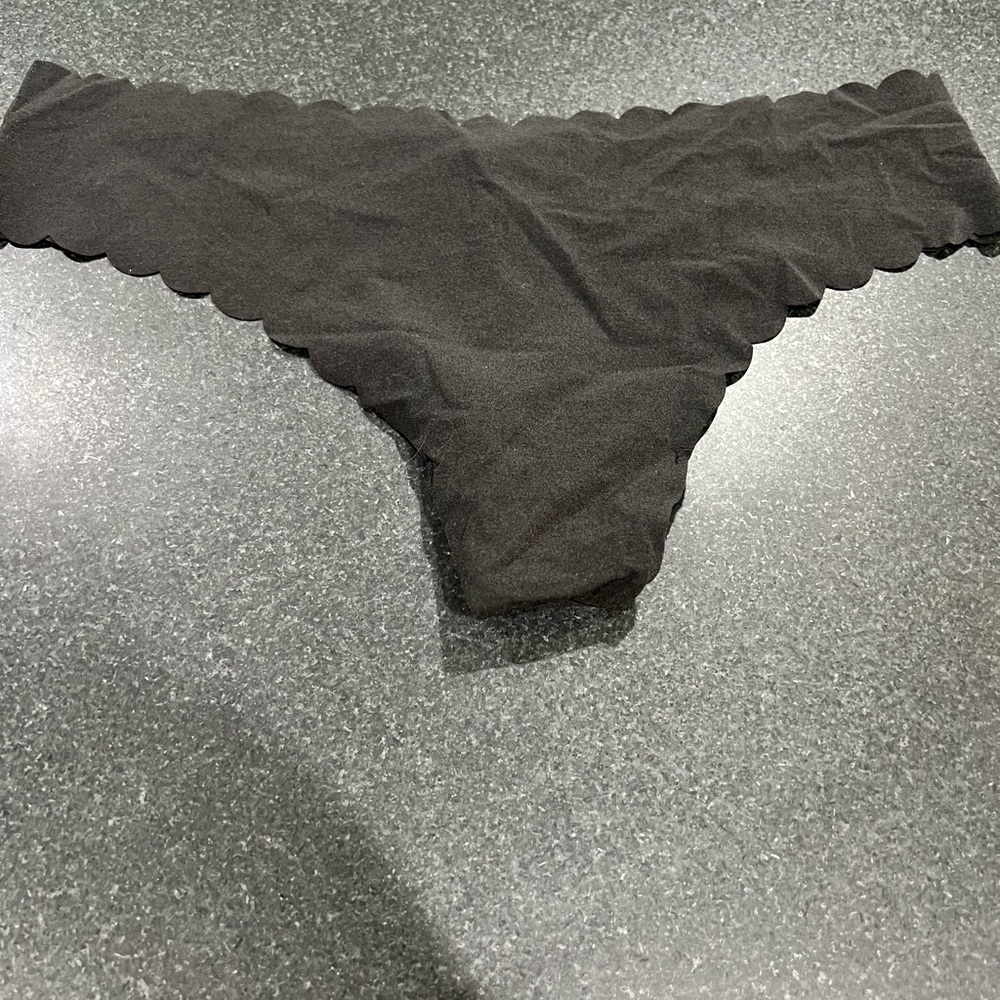Victoria's Secret Black Scalloped Thong Size Medium
